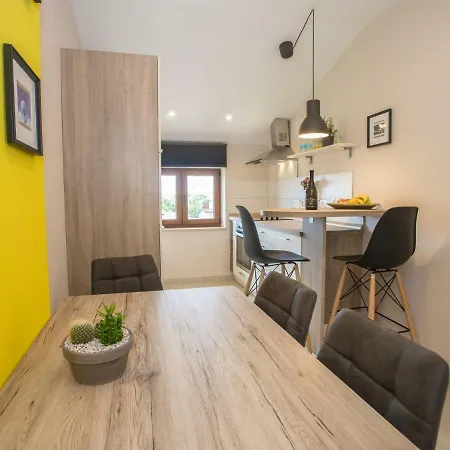 Neat Near With Sea Views. Lejlighed *