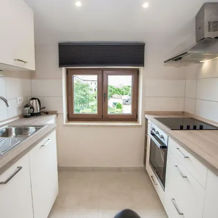 Neat Near With Sea Views. Višnjan
