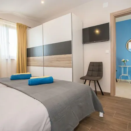 Neat Near With Sea Views. Višnjan